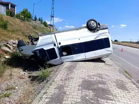 Minibüs takla attı: 1 yaralı
