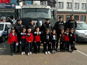Minik kızın başkanlık vaadi protokol üyelerini harekete geçirdi
