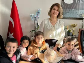 Minik öğrencilerden İlçe Milli Eğitim Müdürü’ne sıcak sürpriz
