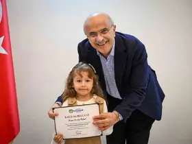 Minik yüreklerden Başkan Er’e anlamlı ziyaret
