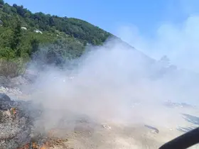 Mollabey yolunda çöplük yangını paniğe neden oldu
