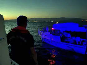Motor arızası yapan tekne ve içindeki iki kişi kurtarıldı
