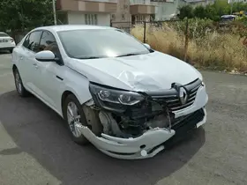 Motosiklet ile otomobil çarpıştı: 2 yaralı
