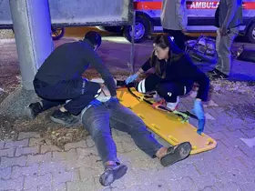 Motosiklet ile otomobil çarpıştı: 2 yaralı
