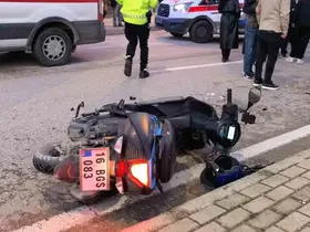 Motosiklet kadına çarptı: 2 yaralı
