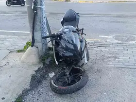 Motosiklet otomobile çarptı: 1 yaralı

