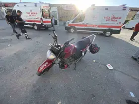 Motosikletlerin çarpıştığı kaza anı kamerada: 1’i ağır, 3 yaralı

