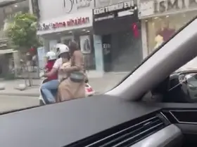 Motosiklette tehlikeli yolculuk
