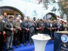 Mudanya Zeytin Kooperatifi satış mağazasını açtı
