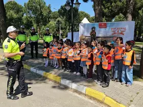 Müdürlerden öğrencilere trafik eğitimi
