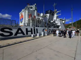Muğla Valisi Akbıyık, TCSG Umut Gemisini ziyaret etti
