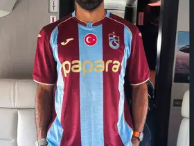 Muhammed Salah uçağa bindi, Trabzonspor formasını giydi
