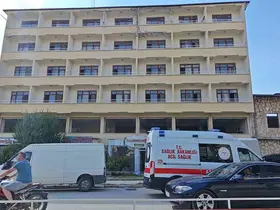 Mühürlenen otelde hurda sökümü yapan işçi yüksekten düşme sonucu yaralandı
