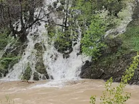 Munzur Vadisi’nde kar suları doğal şelaleler oluşturdu
