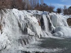 Muradiye Şelalesi beyaz gelinliğini giydi
