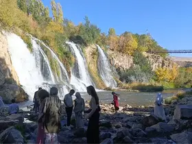 Muradiye Şelalesi’ne turist akını
