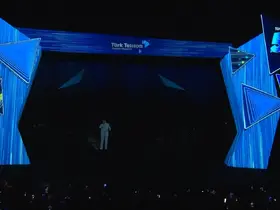Müslüm Gürses’in hologramı, 5G teknolojisi sayesinde sanatçılarla düet yaptı
