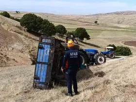 Muş’ta devrilen traktörün altında kalan sürücü ağır yaralandı
