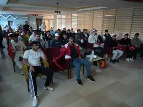 Muş’ta Türkiye-Avustralya maçı dev ekranda izlendi
