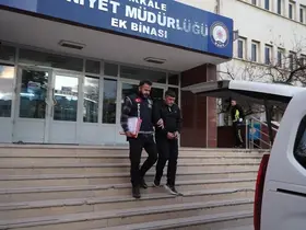 Mutfak dolabında gizlenirken polise yakalandı