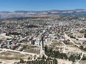 Mut’ta yağışın bozduğu yollar yenilendi
