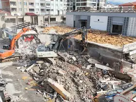 Nazilli Ahmet Şensan Kültür Merkezi’nde yıkım çalışmaları başladı

