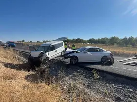 Nevşehir’de iki araç kafa kafaya çarpıştı: 14 yaralı

