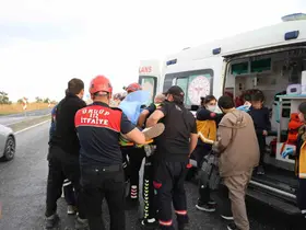 Nevşehir’de otomobil önünde seyreden araca çarptı: 6 yaralı
