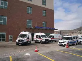 Niğde’de araç şarampole devrildi: 5 kişi yaralı
