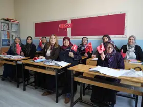 Niğde’de eğitimden uzak kalan kadınlar sıralara geri döndü
