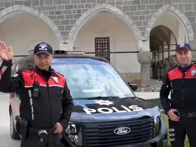 Niğde’de minik öğrencilerden polislere sevgi dolu kutlama
