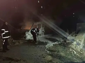 Niğde’de park halindeki araç yandı
