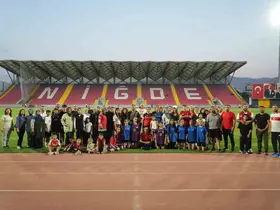 Niğde’de sağlıklı yaşam için 7’den 70’e herkes stadyumda buluşuyor
