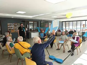 Nilüfer’de huzurevi sakinleri "Balon Voleybolu" ile eğlendi

