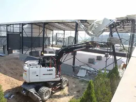 Nilüfer’de iki kaçak yapı yıkıldı
