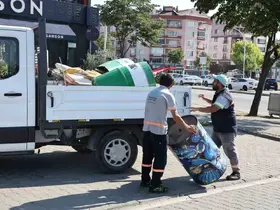 Nilüfer’de kaldırımlar temizlendi
