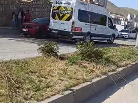 Öğrenci servisinin metrelerce ters yönde ilerlediği anlar kamerada
