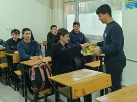 Öğrencilerden öğretmenlerine "sağlıklı nefes" ikramı
