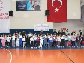 Öğrencilere uygulamalı temel atletizm etkinliği
