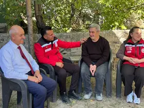 Okul bahçe görevlileri görev başında
