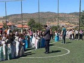 Okul bahçesi şenlik alanına döndü
