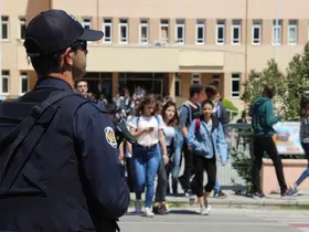 Okul önlerinde polis denetimleri başladı

