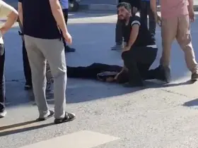 Okul servisi scooterle çocuğa ardından otomobile çarptı: 2 yaralı
