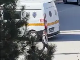 Okul tuvaletinde silah ve tehdit notu bulundu
