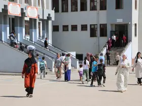 Okulun ağır hasarlı olduğu ortaya çıktı, eğitimin başlamasına 2 gün kala öğrenciler başka okula nakledildi
