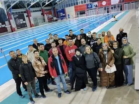 Olimpik yüzme havuzunda uygulamalı eğitim

