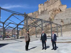 Oltu’da modern kapalı pazar yeri projesi devam ediyor
