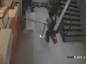 Ölümden kıl payı kurtuldu, o anlar kamerada

