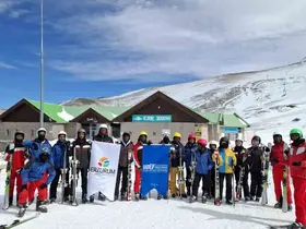 Onlarca ülkeden öğrenci kayakla tanıştı

