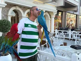 Onları görenler dönüp bir daha bakıyor
